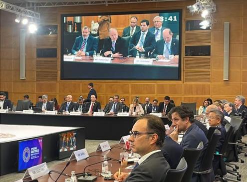 Ministro Fernández Valdovinos en reunión del BM y FMI