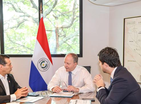 Reunión del Ministro Fernández Valdovinos con presidente de la ANDE