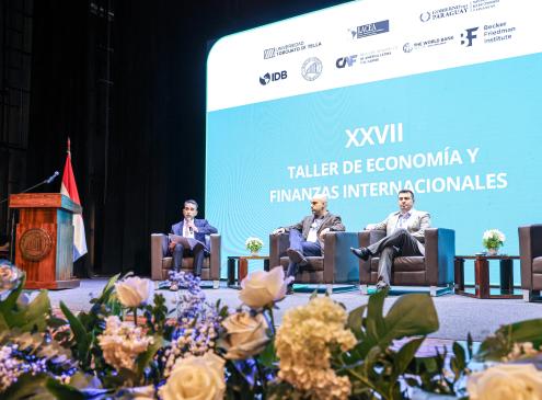 Felipe González en Taller de Economía