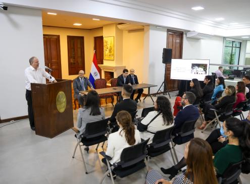 Ministro Fernández Valdovinos en acto de nombramiento del VEP