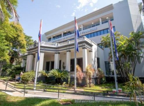 Fachada del Ministerio de Economía y Finanzas