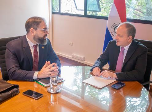 Reunión del ministro Fernández Valdovinos con el ministro NIcora