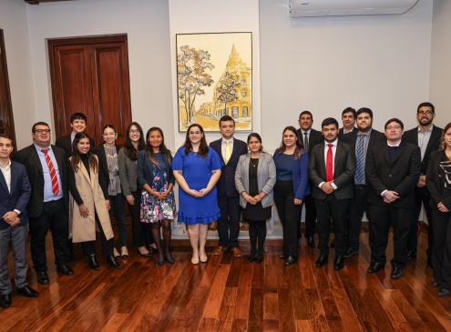 autoridades y participantes de capacitación con el BM