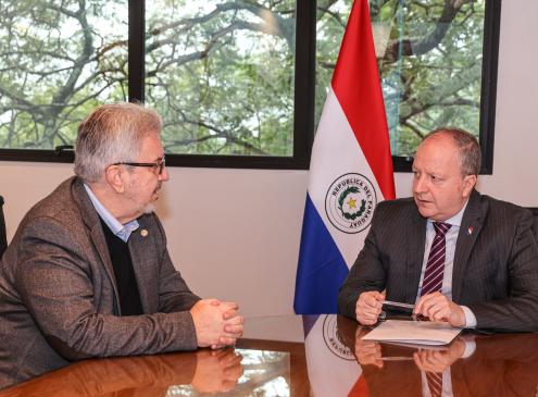 Reunión del ministro Fernández Valdovinos con presidente de la UIP