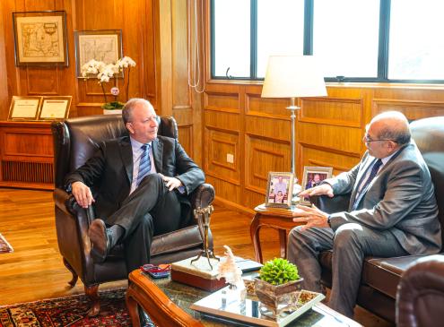 Ministro Fernández Valdovinos en reunión con el embajador de Paraguay en Turquía, Guillermo Sosa
