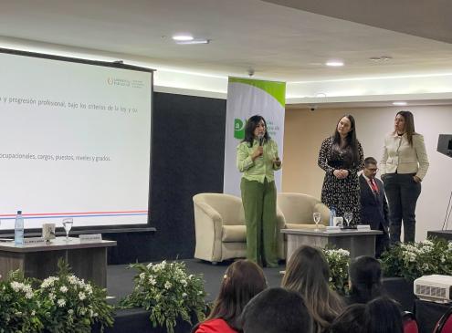 representantes del Viceministerio de Capital Humano y Gestión Organizacional