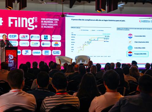 ministro de Economía y Finanzas, Carlos Fernández Valdovinos, disertó sobre “Infraestructura para el desarrollo y el rol estratégico del sector privado”