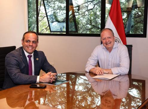 Reunión del ministro Carlos Fernández con el contralor