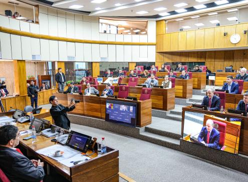 Ministro Carlos Fernández en el Congreso 