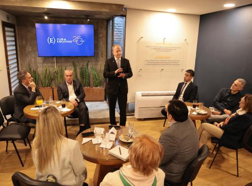 ministro de Economía y Finanzas, Carlos Fernández Valdovinos, durante el encuentro “Hablemos Confianza”, organizado por el Club de Ejecutivos.