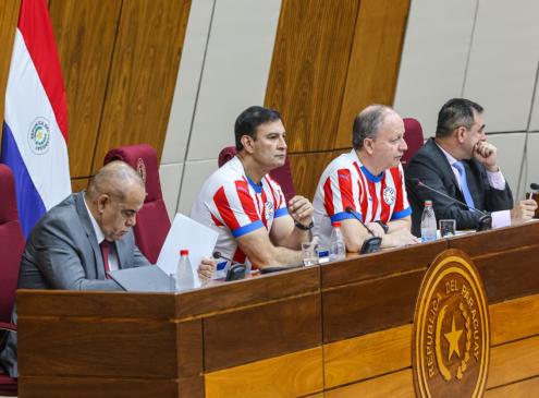 Ministro Fernández Valdovinos en presentación del PGN a la BIcameral 