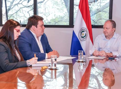Reunión del ministro Fernández Valdovinos con gobernador
