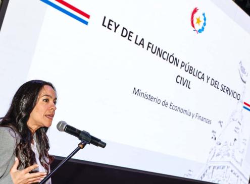 Viceministra Picaso en capa8sobre Ley de la Función Pública