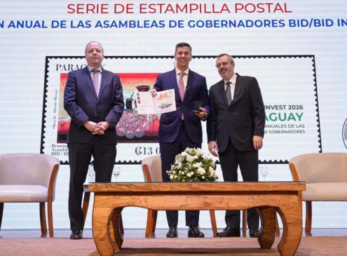 Presentaciión de estampilla y moneda