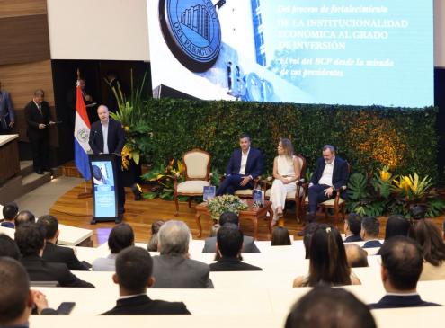 Lanzamiento del libro en el BCP