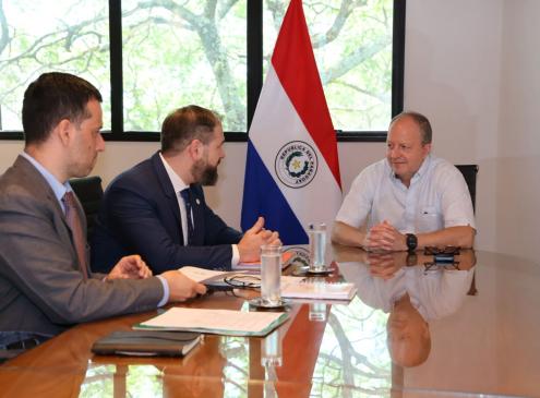 Ministro Fernández Valdovinos en reunión con el ministro Nicora