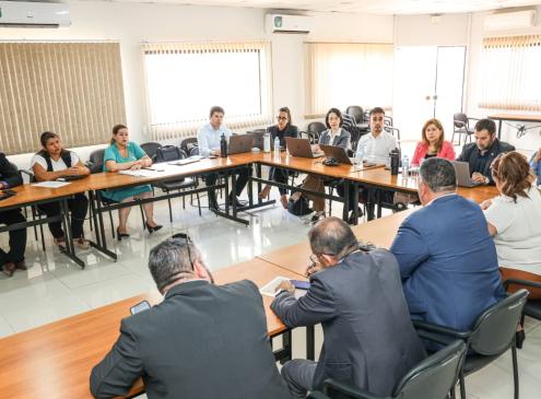 reunión con familiares de policías