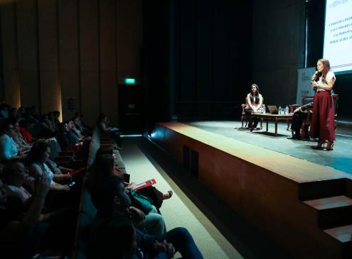 Ministra sustita, Andrea Picaso, en el inicio de capacitaciones