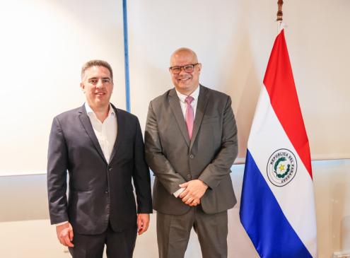 Reunión de ministro del MEF y Mitic