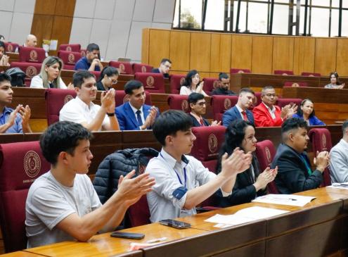 Capacitación a jóvenes sobre PND2050