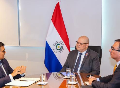 Ministro con CAF