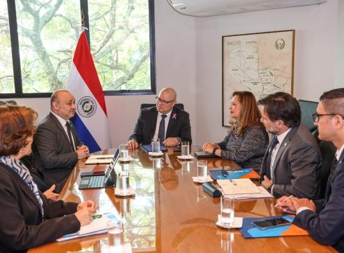 Ministro con OPS-OMS