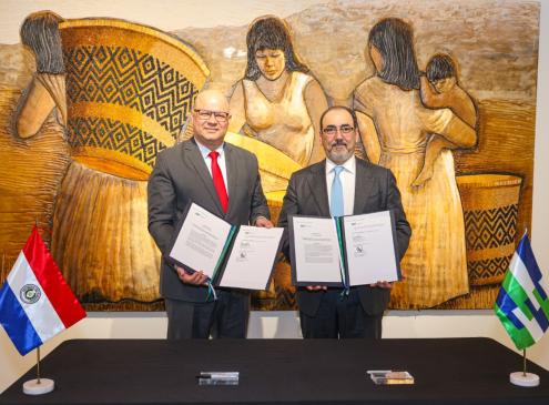 Firma de acuerdo entre el MEF y CAF