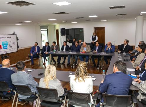Reunión del MEF y MOPC con contructores