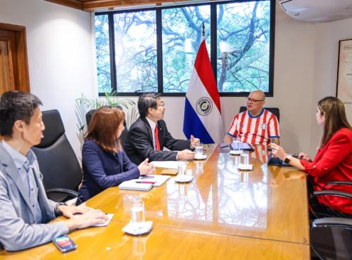 Reunión de ministro con embajador de Japón