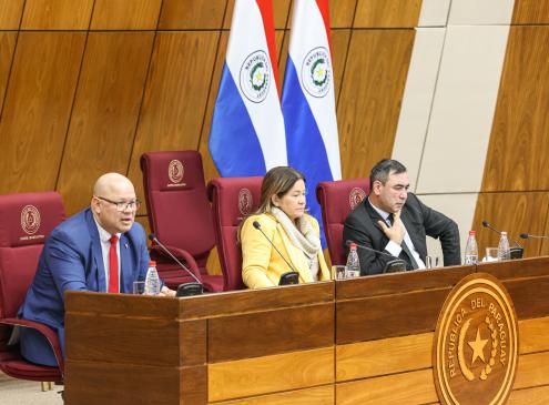 Ministro en la Comisión Bicameral de Presupuesto 