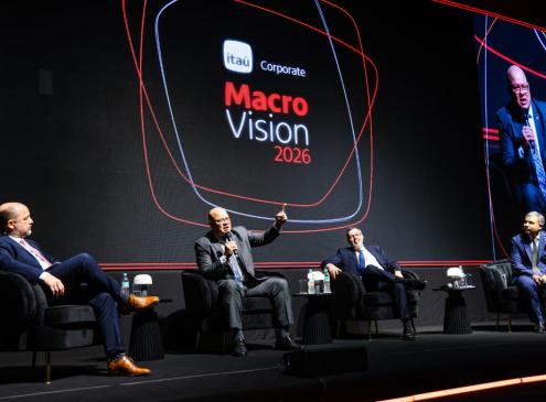 Ministro en exposición con Itau